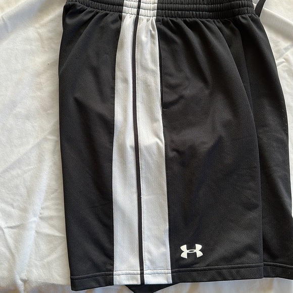 Men’s Under Armour shorts, sized medium. Great used condition. - Picture 4 of 5
